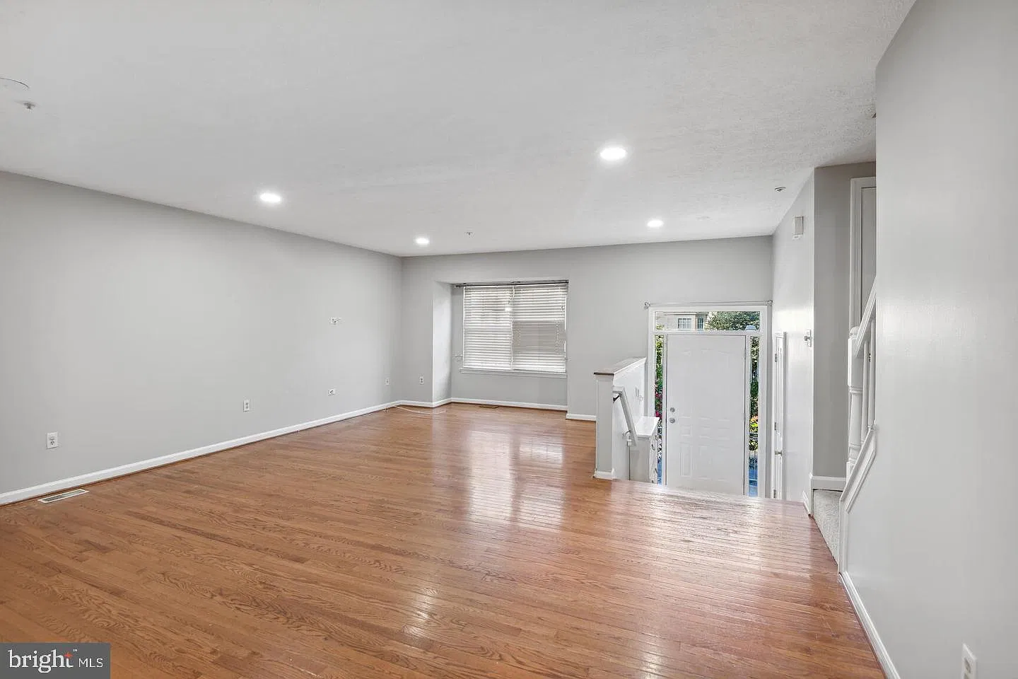 4 bed, 4.0 bath, 2300 sqft, $3,250 — Photo 2