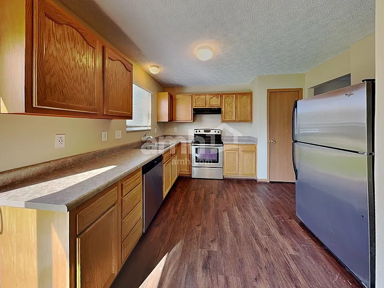 8245 Crete Ln — Photo 3