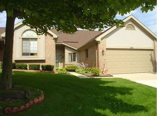 202 Texknoll Ct, Brighton, MI