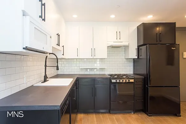 Rented by MNS Marketing | media 22