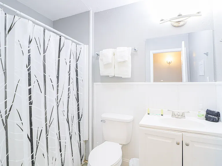 205 W Nettleton Ave #C — Photo 8