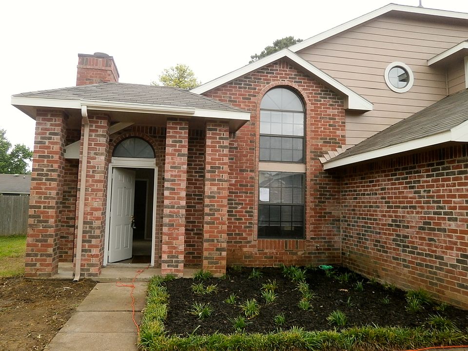 1st image of 210 Iberis Dr