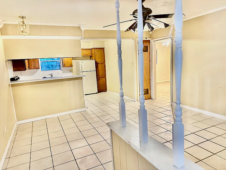320 S Avenue F — Photo 11
