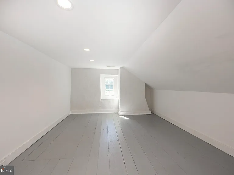 609 W Lincoln Hwy — Photo 27