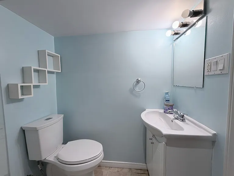 841 Garth St #2 — Photo 3