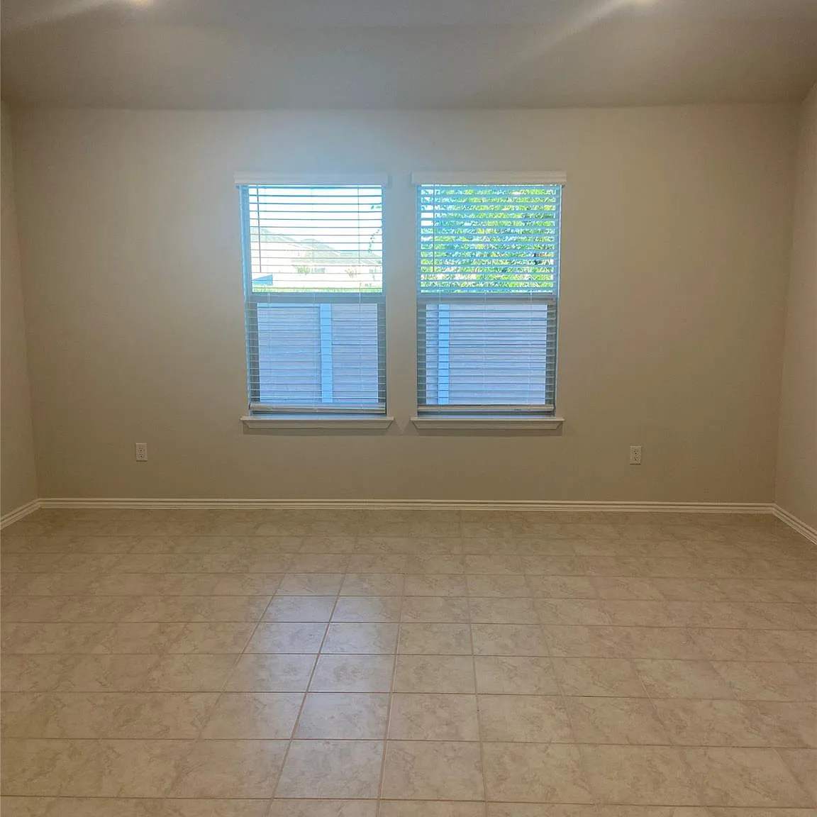 4 bed, 2.0 bath, 1761 sqft, $1,799 — Photo 4