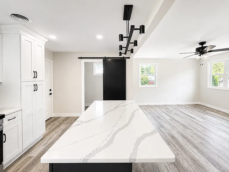 2707 Cushing Dr — Photo 3