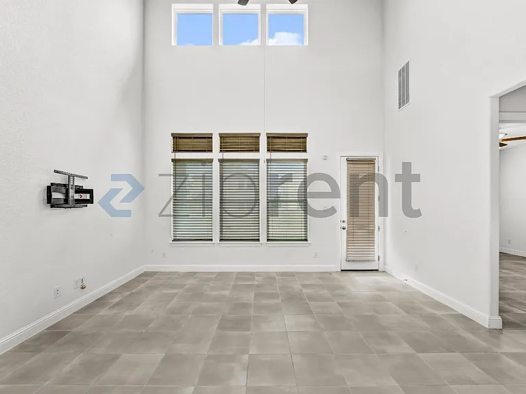 6405 Golden Bough Ln — Photo 12