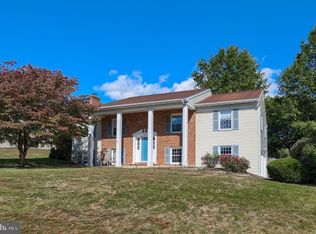 213 Broad St, Akron, PA 17501