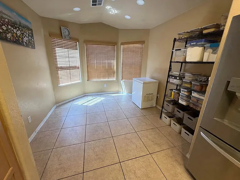 9022 W Hubbell St — Photo 10