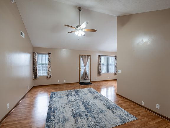 5th image of 764 Willow Dr