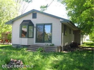 605 River View Dr, Warroad, MN 56763