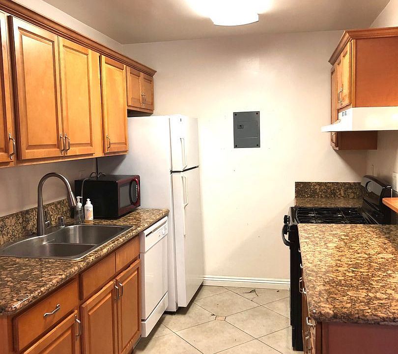 2nd image of 7209 Willoughby Ave APT 4