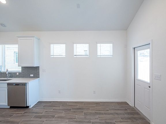 4th image of 1044 Blue Oak Blvd