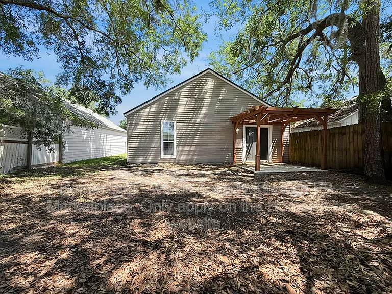 1854 Alberta Ct N — Photo 17