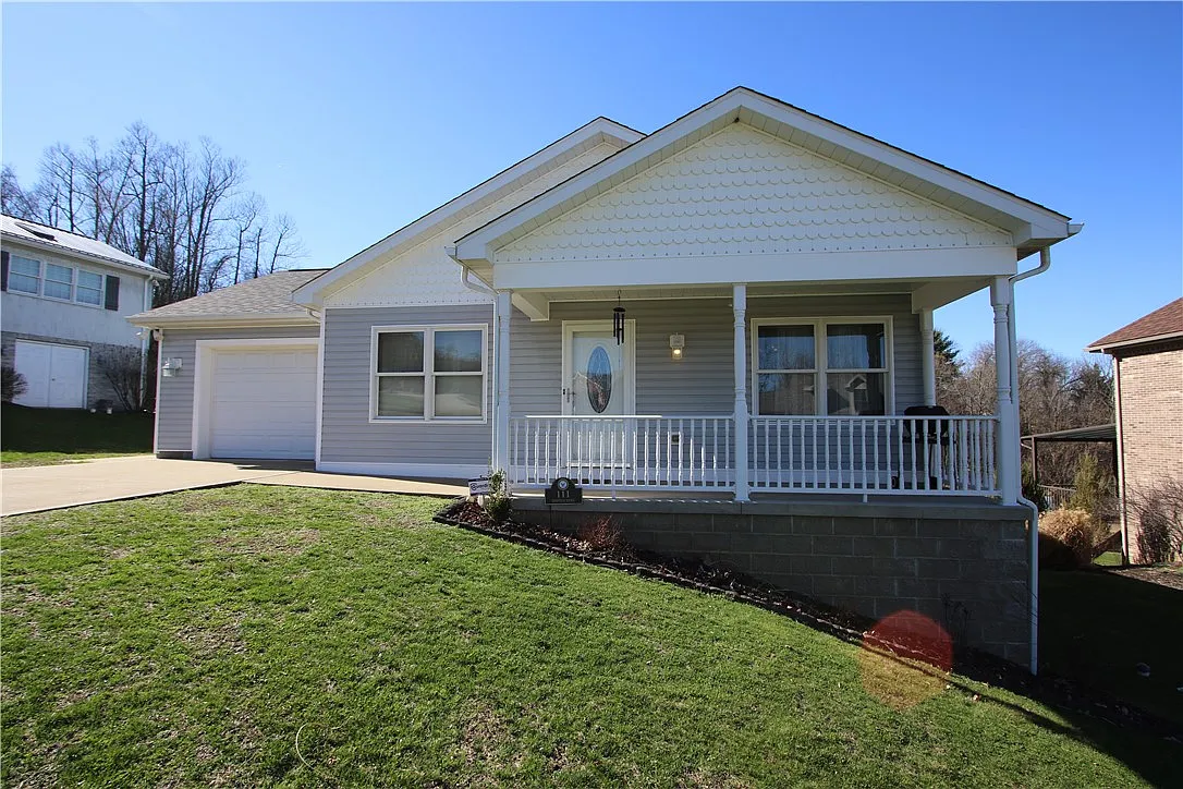 111 Brittany Dr photo 1
