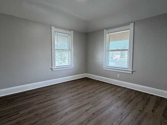 3rd image of 1805 Tremainsville Rd