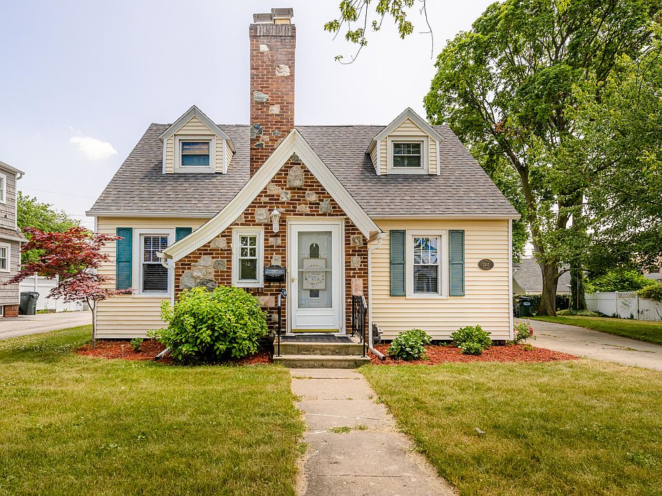 1st image of 2517 Thayer Dr