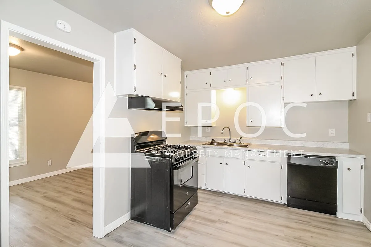 704 Tiffin Ave — Photo 3