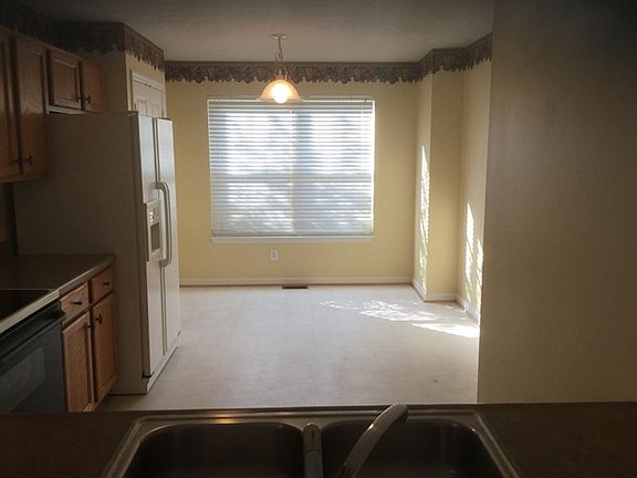 3rd image of 5574 Longbow Dr