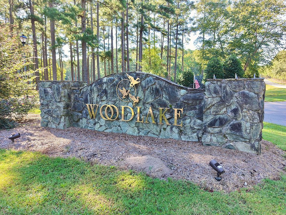 Woodlake Monument