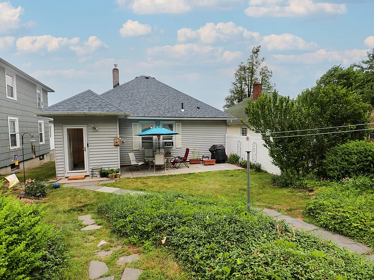 98 Hurley Ave — Photo 22