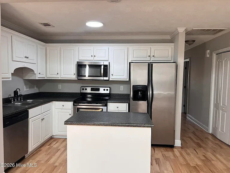 846 Bryan Cir — Photo 2