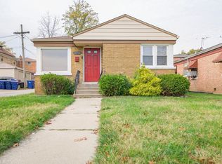 12242 Longwood Dr, Blue Island, IL 60406