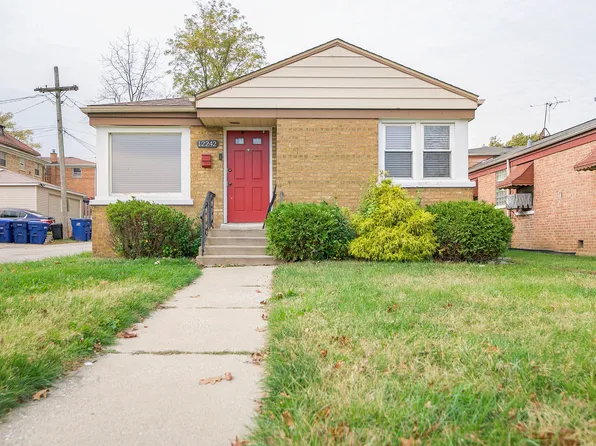 12242 Longwood Dr, Blue Island, IL 60406