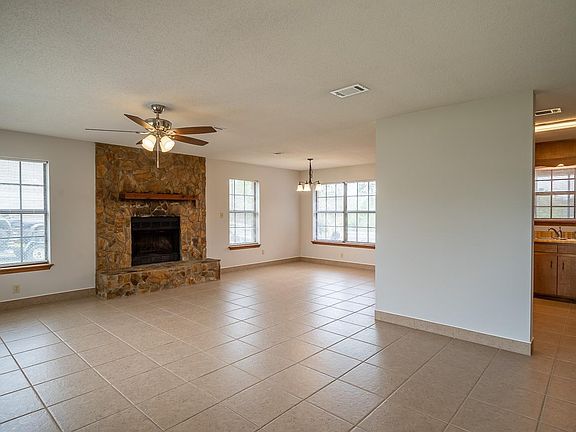 4th image of 290 Dolan Dr