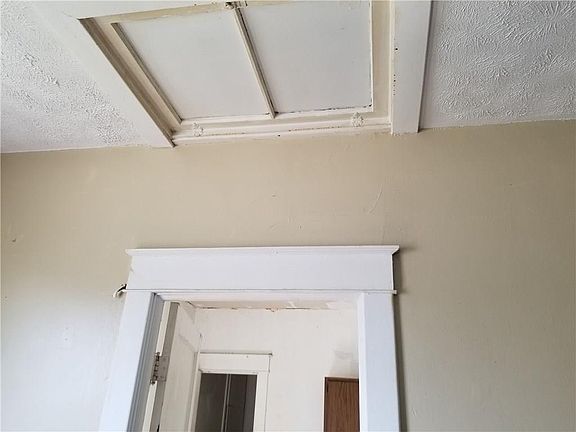 5th image of 820 East Ave