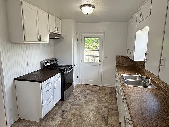 3rd image of 1715 SW 5th Ave