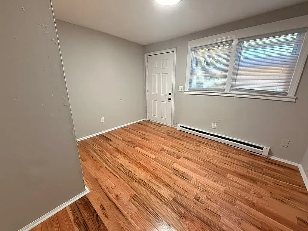 3 bed, $2,090 — Photo 3