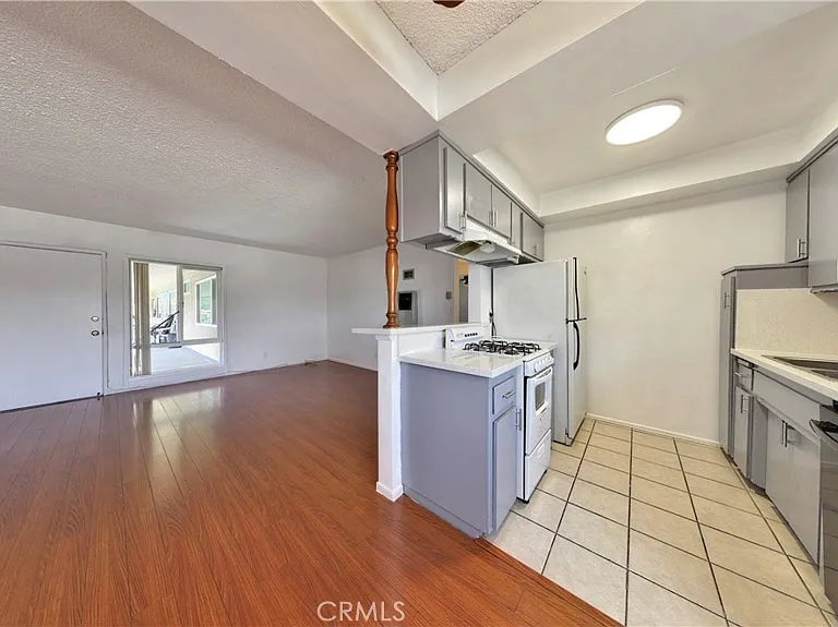 1208 S Marengo Ave #Q — Photo 4