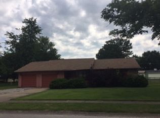 1106 S Prairie St, Robinson, IL 62454