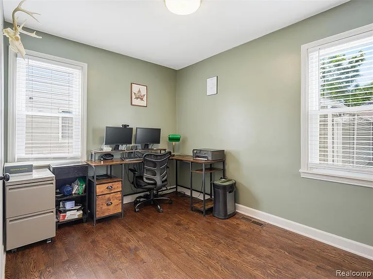 1514 S Wilson Ave — Photo 17