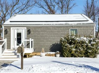 635 Center Ave, Belford, NJ 07718