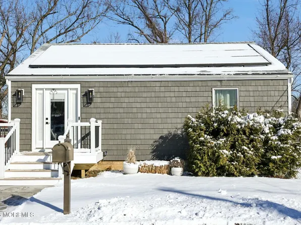 635 Center Avenue, Belford, NJ 07718