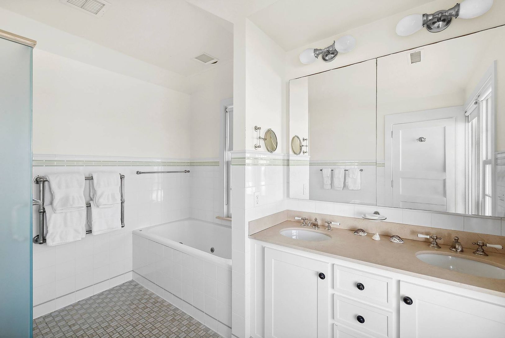  Tiled baths