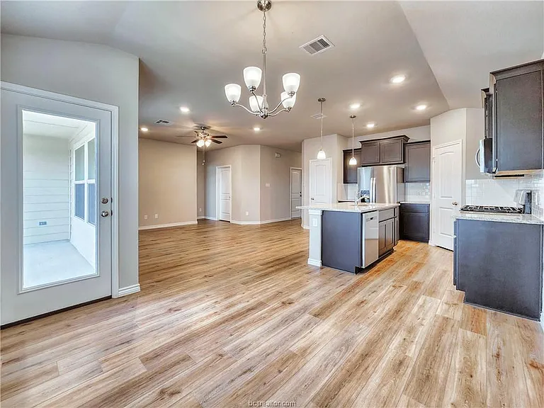 6172 Darlington Ave — Photo 8