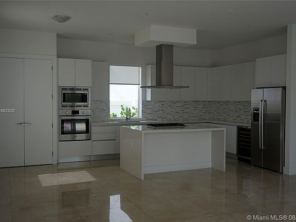 5th image of 7610 NW 101st Ct