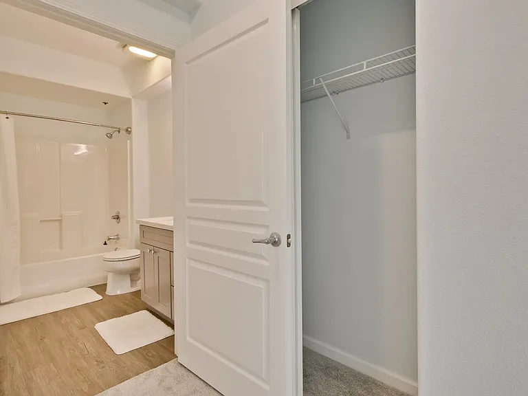453 E Okeefe St #307 — Photo 36