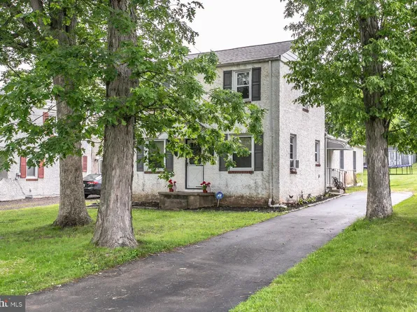 7 Hollywood Ave, Trooper, PA 19403