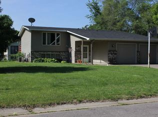801 74 1/2 Ave N, Brooklyn Park, MN 55444