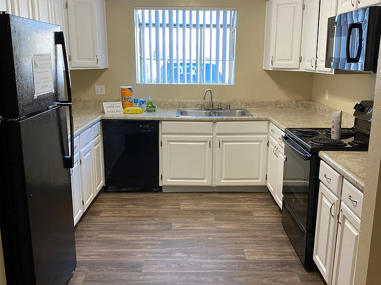 downstairs 2 bedroom - kitchen