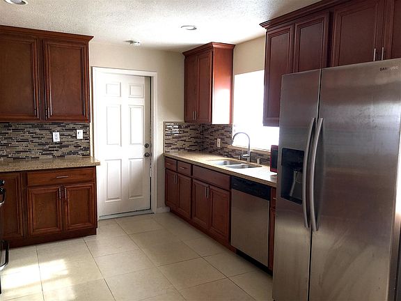 3rd image of 630 McLaughlin Ave