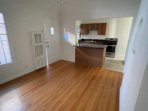 5th image of 805 N Poinsettia Pl #3/5