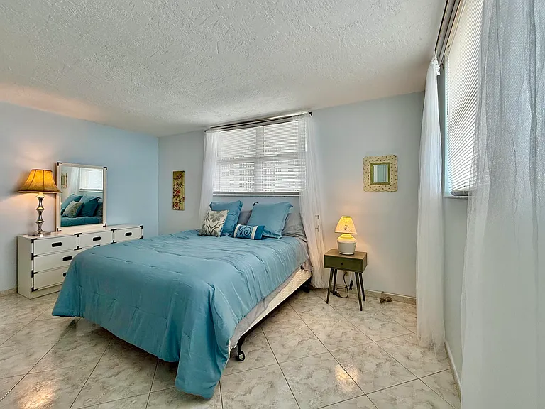 4250 Galt Ocean Dr #14T — Photo 37