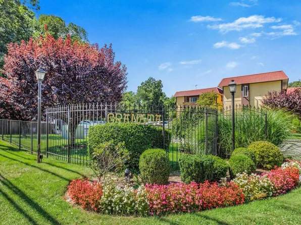 1 Granada Crescent #3, White Plains, NY 10603