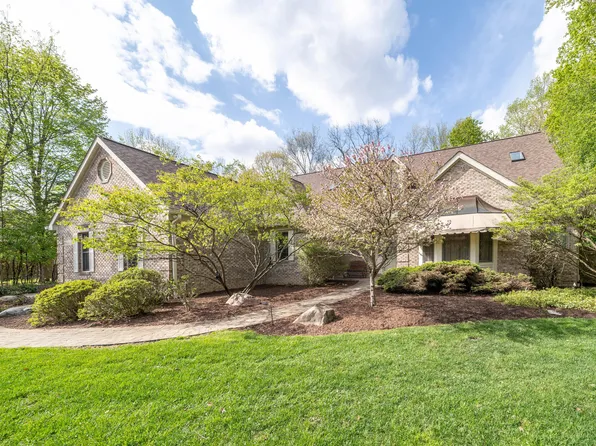 34554 Quaker Valley Rd, Farmington Hills, MI 48331